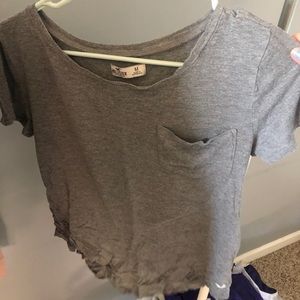 gray Hollister tee